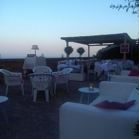Castello - Solo Pernotto Hotel Купра Маритима Екстериор снимка