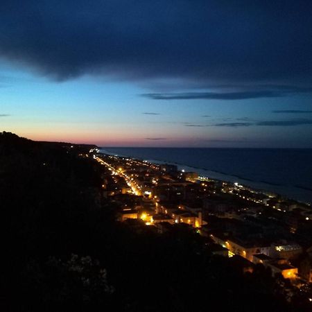 Castello - Solo Pernotto Hotel Купра Маритима Екстериор снимка